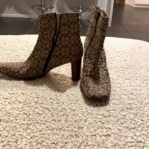 Beautiful Coach Square-Toe Boots